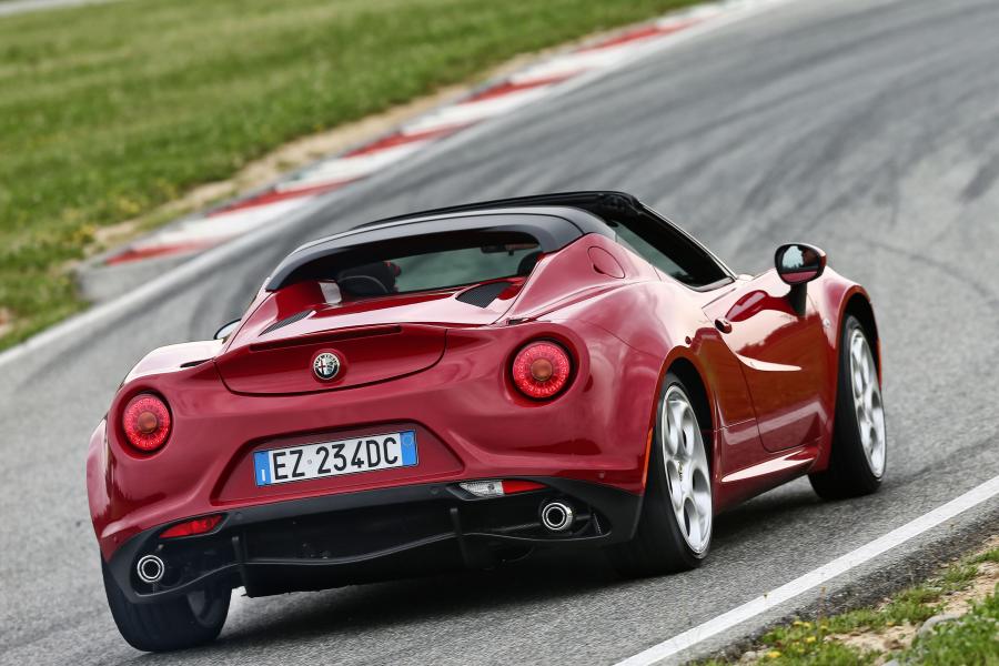  Alfa Romeo 4C Spider (960) 2015 года  (WW) (фото 34 из 59)